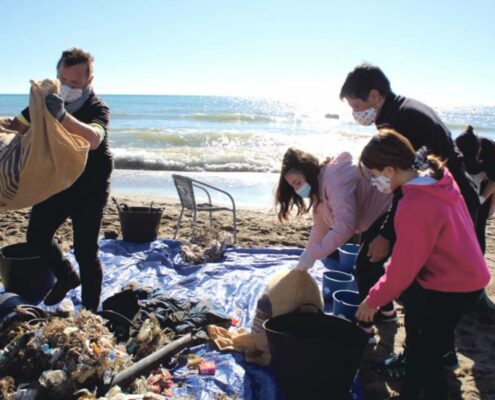 Mares-limpios-adecenta-la-costa-de-Mijas