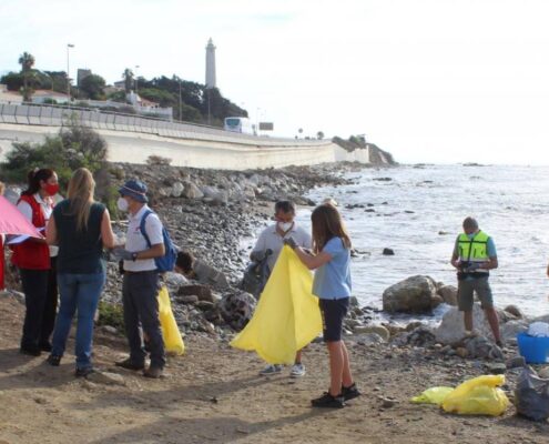 Mijas-retira-basura-de-las-playas