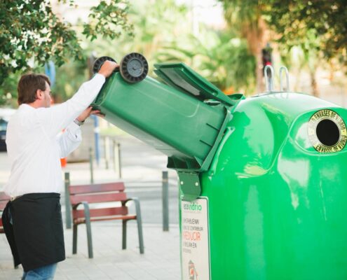 Marbella-concienciada-con-el-reciclaje-de-vidrio