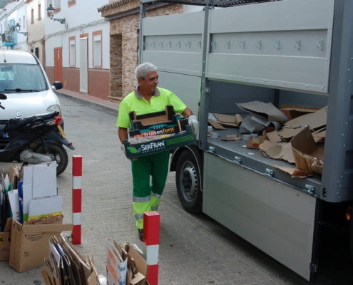 Servicio-nocturno-de-recogida-de-papel-cartón